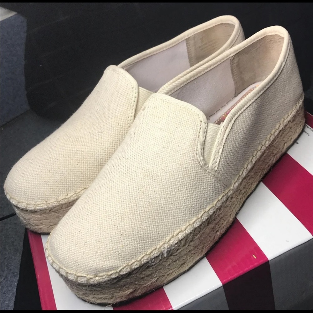 Shoes size 8